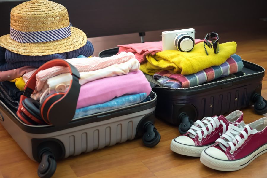Cómo doblar ropa para una maleta: Guía paso a paso