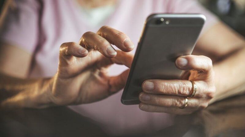 La moda del ayuno digital: qué pasa cuando desconectas del móvil una semana